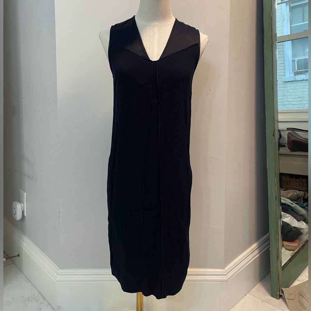 Vince., XS, women’s designer satin shoulder stretch navy blue mini shift dress - Picture 2 of 8